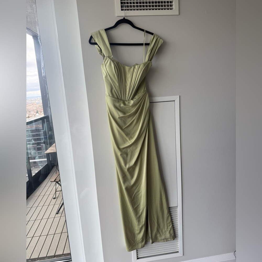 Elegant Green Evening Gown